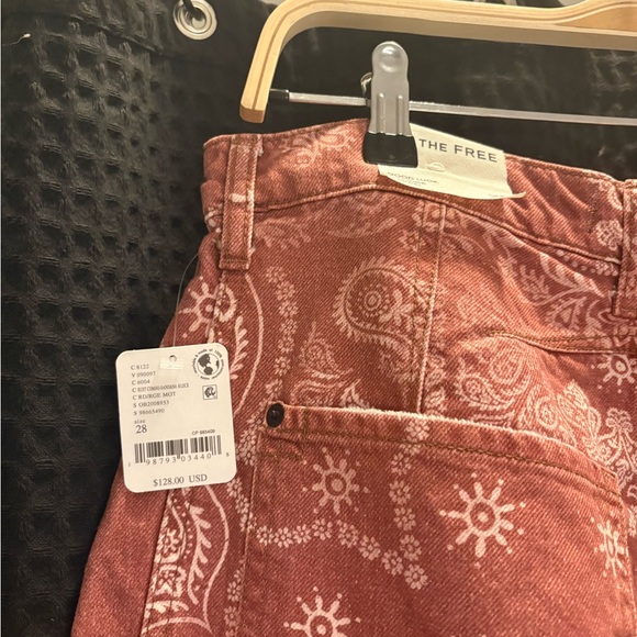 Free People We The Free Good Luck Printed Barrel Jean Size 28 Rust Combo NWT - Picture 4 of 7